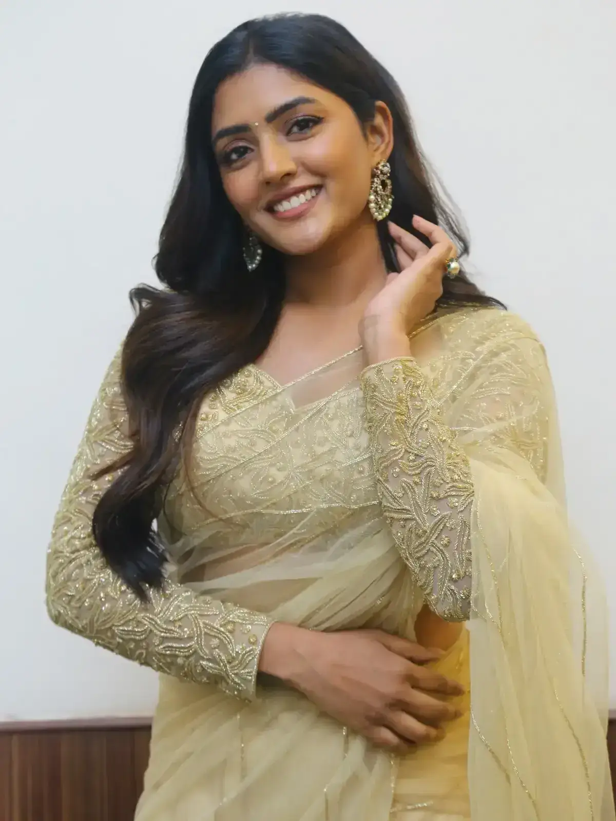 INDIAN ACTRESS EESHA REBBA IMAGES IN TRADITIONAL GREEN SAREE 6